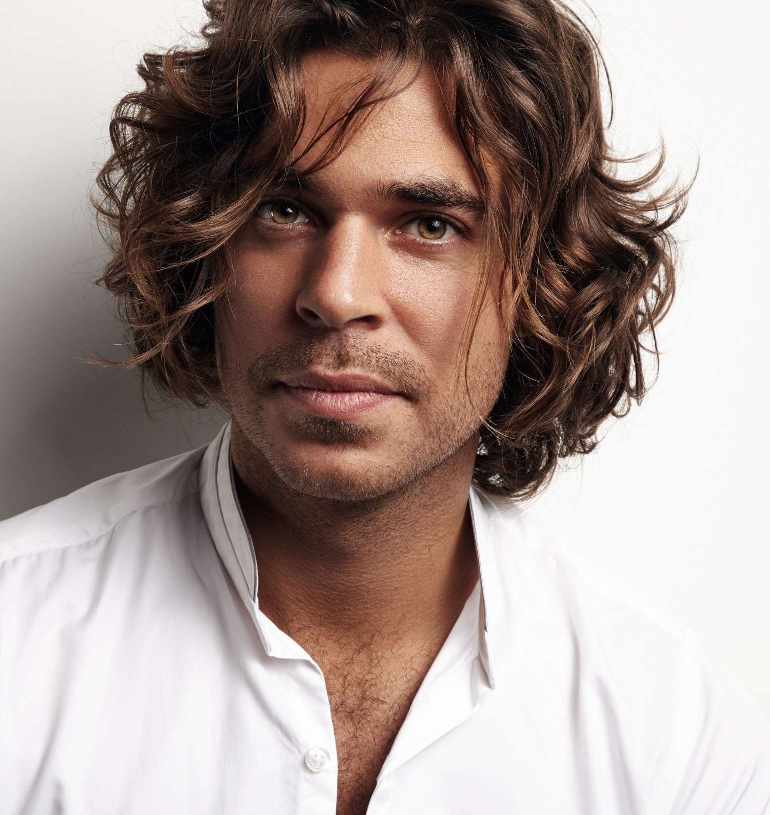 keravive-treatment-idahofalls Man with healthy scalp and hair using Keravive treatment